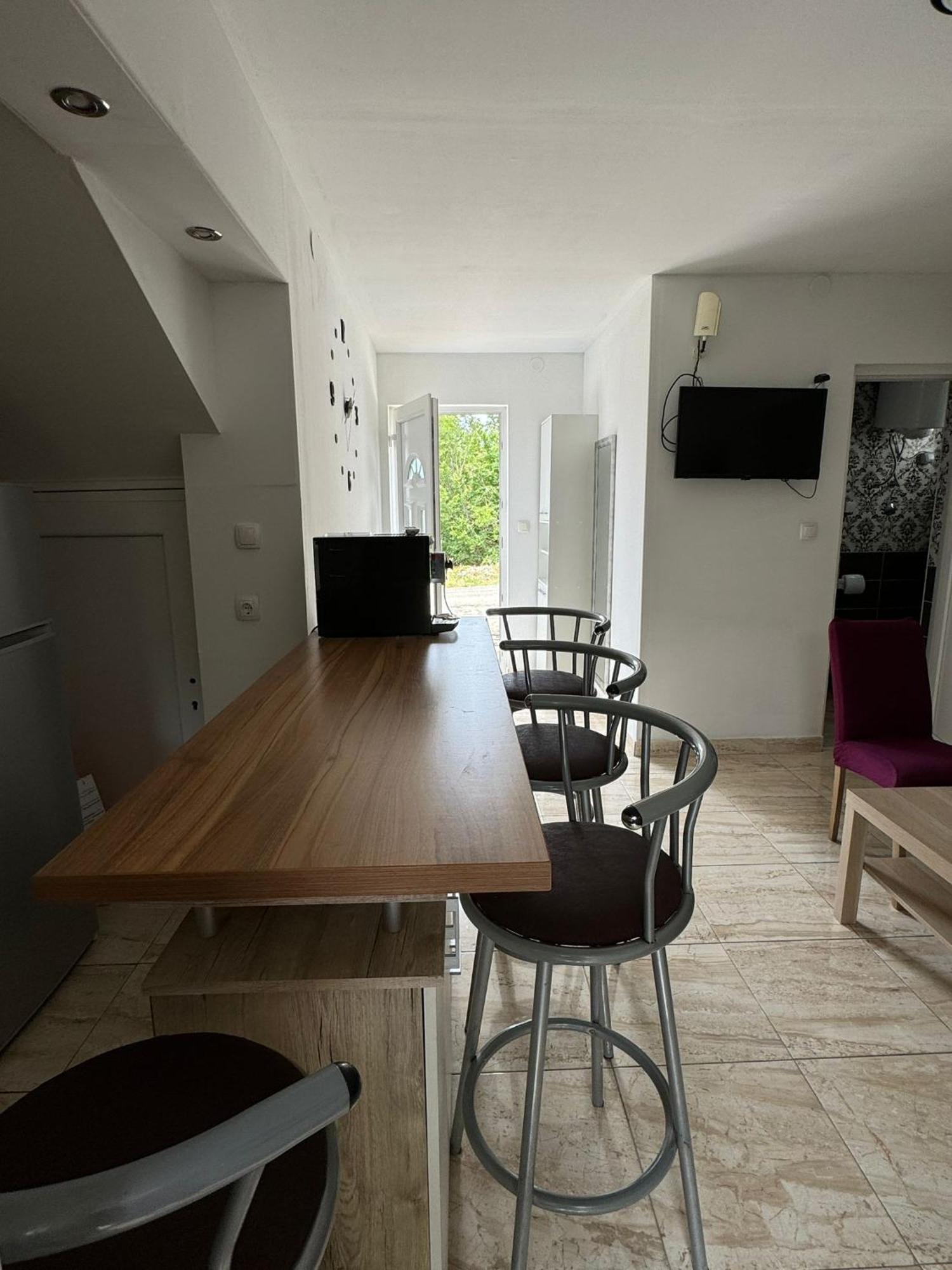 Studio Apartments Mt Šmrika エクステリア 写真