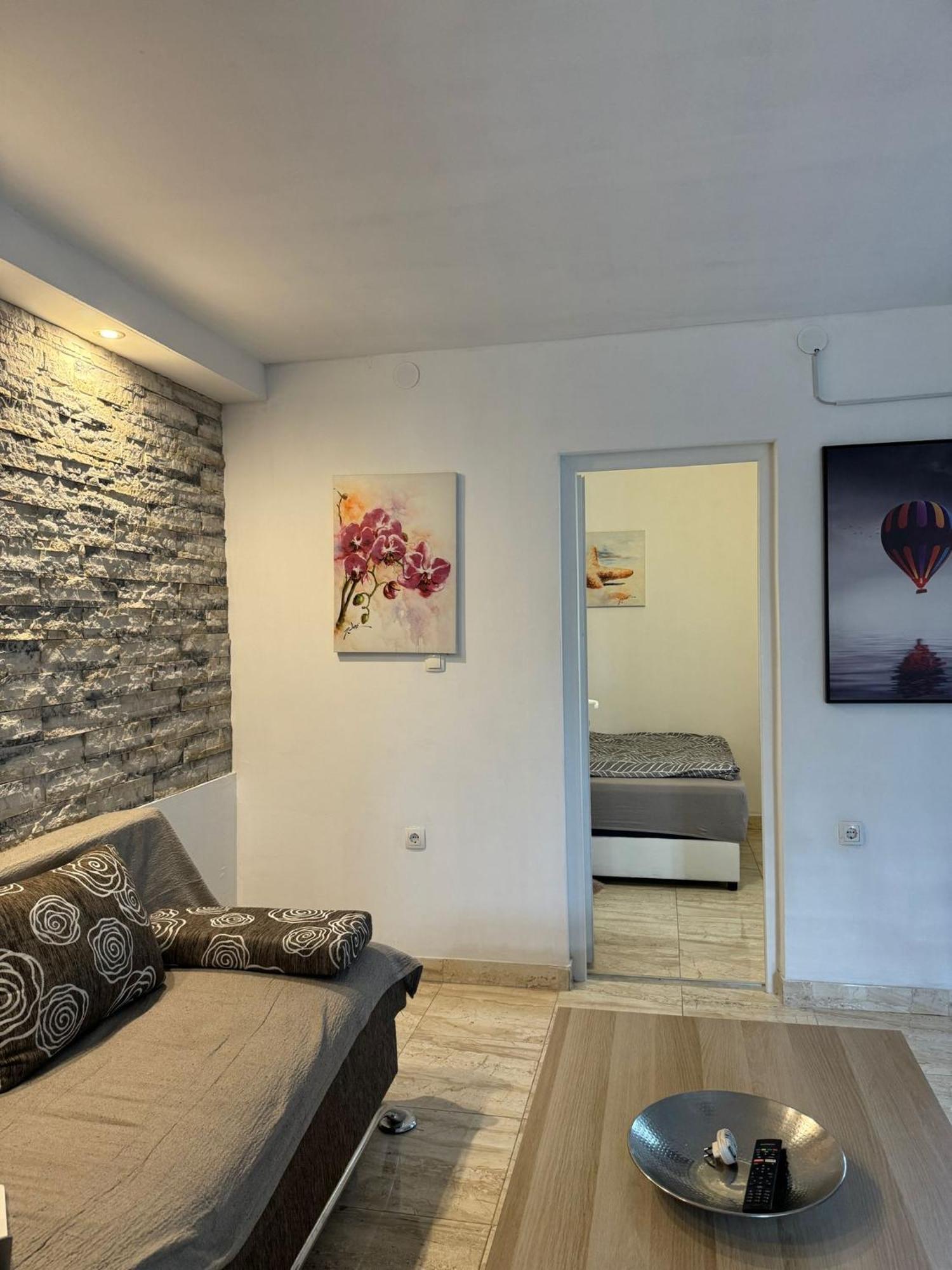 Studio Apartments Mt Šmrika エクステリア 写真