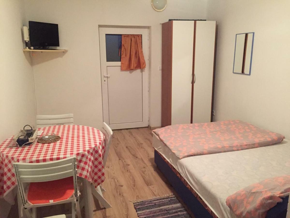 Studio Apartments Mt Šmrika エクステリア 写真